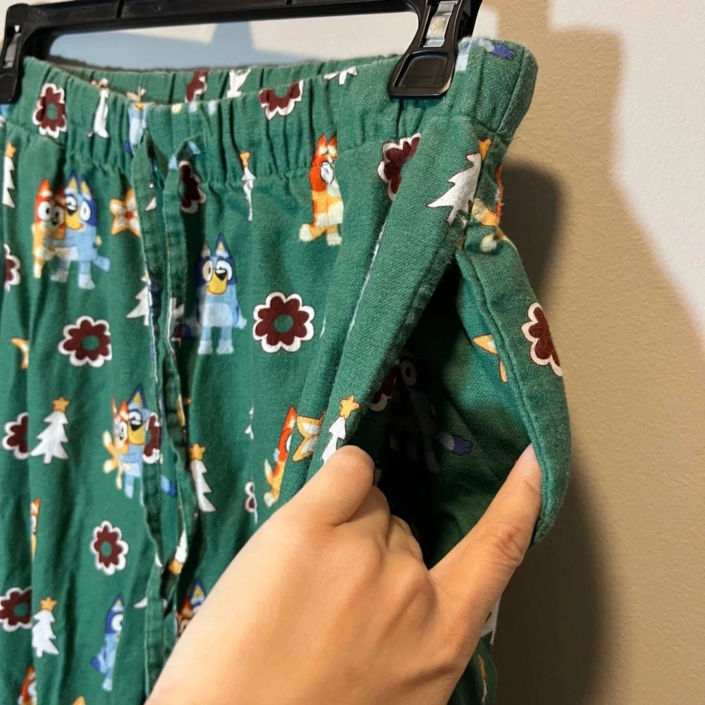 Hanna Andersson Bluey Christmas Flannel Pajama Set Green Women's Small 2 Piece